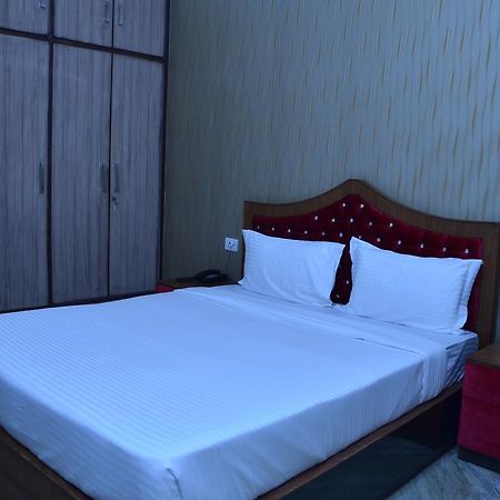 Hotel Royal International Нью-Дели Экстерьер фото
