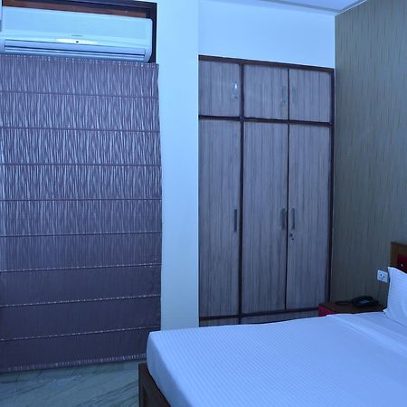 Hotel Royal International Нью-Дели Экстерьер фото