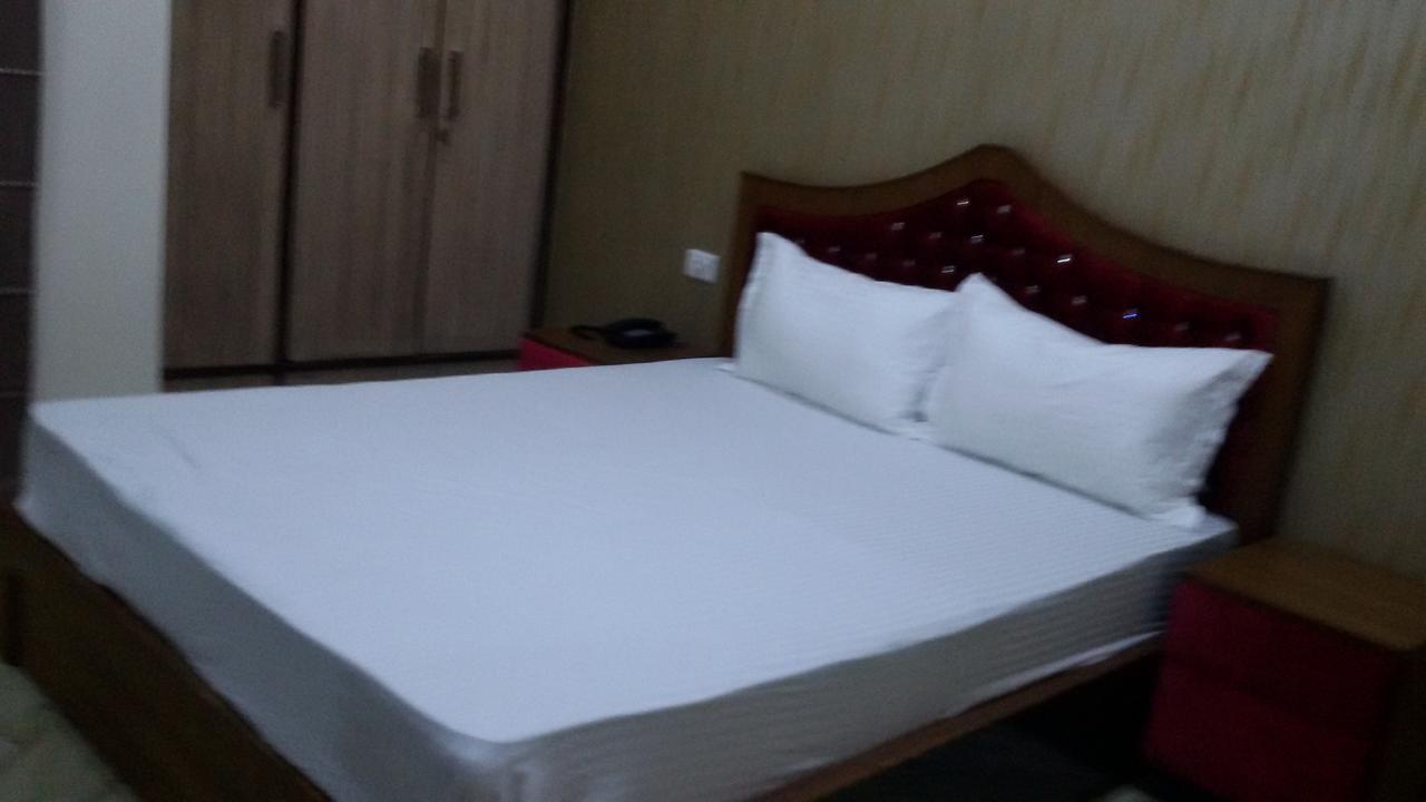 Hotel Royal International Нью-Дели Экстерьер фото