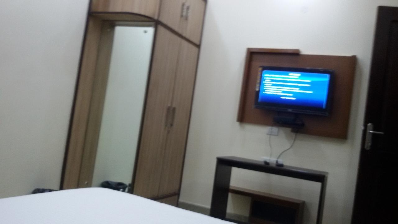 Hotel Royal International Нью-Дели Экстерьер фото