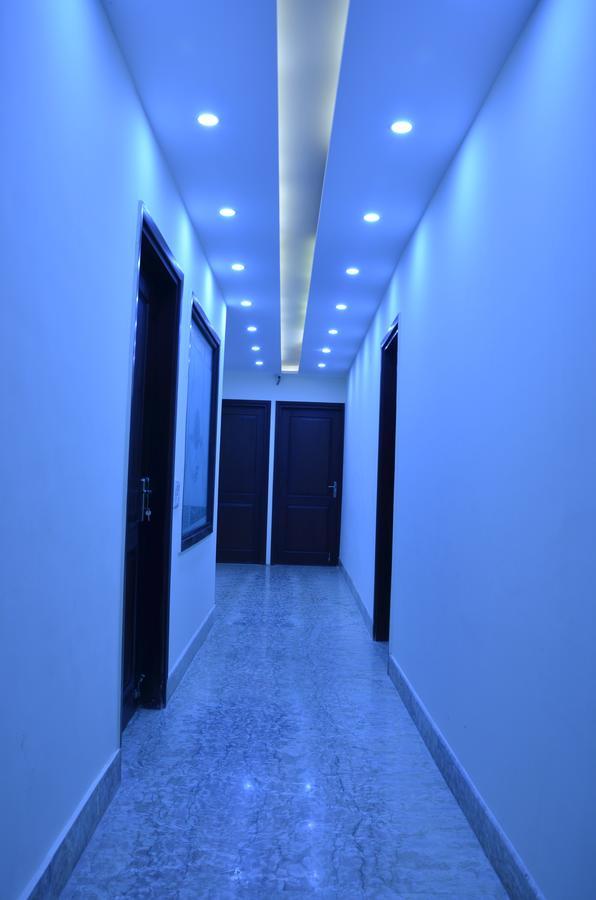 Hotel Royal International Нью-Дели Экстерьер фото