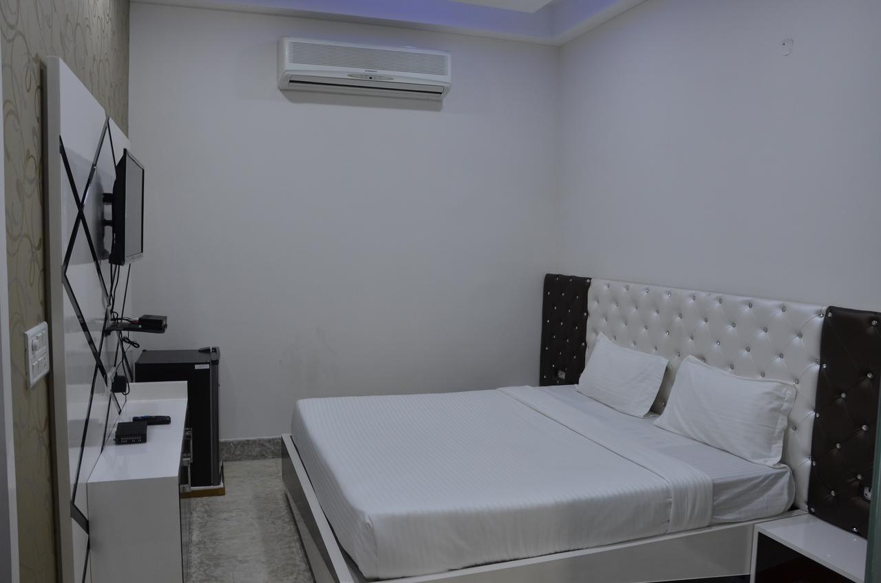 Hotel Royal International Нью-Дели Экстерьер фото